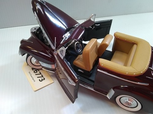 Universal Hobbies - 1941 Chevy Deluxe Convertible - Modelo de precisión diecast - Imagen 8 de 19