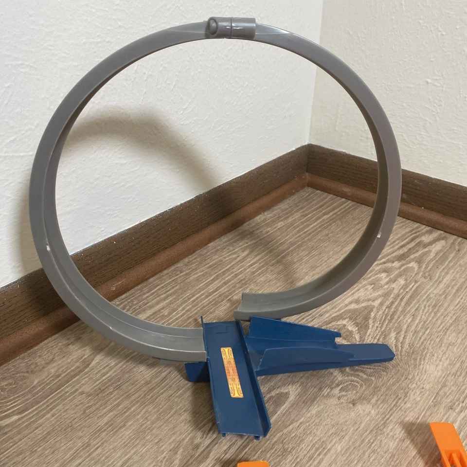 Mattel Hot Wheels Lot Track Power Booster 2002 WORKS & 30+ Pieces!! - Image 4 of 4