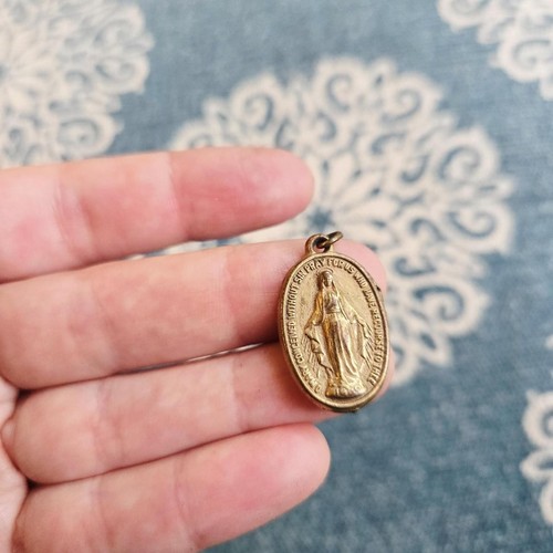 Vintage Dainty Gold Miraculous Medal Virgin Mary Medallion Pendant - Picture 3 of 7