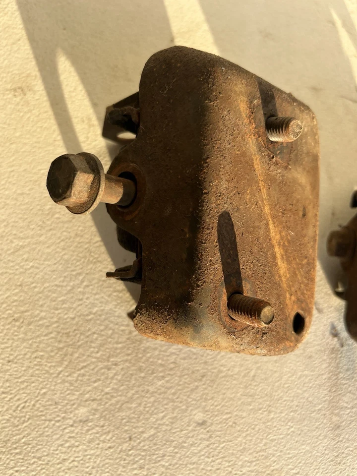 Soportes de motor 73-79 serie F 2x2 460 Foto 2 de 4