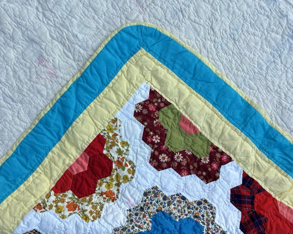  Grandmothers Flower Garden Quilt /Machine Zig Zag Stitch - Image 3 of 4