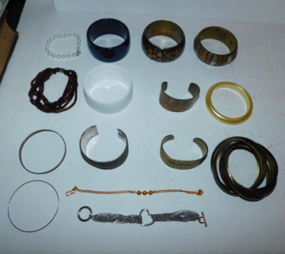 NEAT ASSORTED COSTUME JEWELRY BRACELET JOB LOT