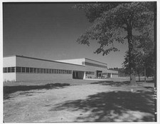 Ciba (produzione farmaceutica), Summit, New Jersey. Esterno da sinistra