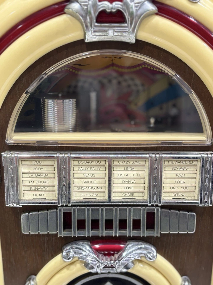 Thomas Collector's Edition Vintage CR-11 Custom Jukebox Radio & Cassette Player - Image 4 of 4