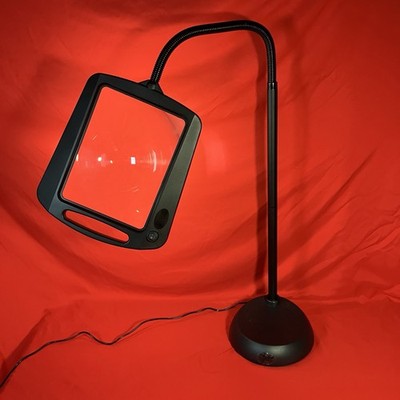 Magnifier LED Illuminated Floor Lamp / Full Page 8 x 10 Inch / Black / 402039-04