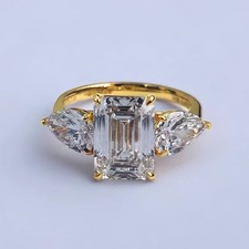 6.13cts Emerald & Pear Cut Lab-Grown Diamond Trilogy Ring – 18ct Yellow Gold IGI