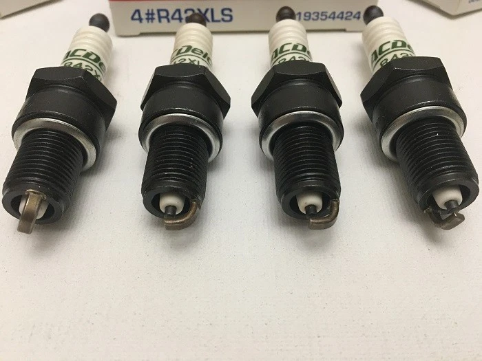 Bujías convencionales AC Delco R42XLS - Paquete de 4 bujías Foto 3 de 3
