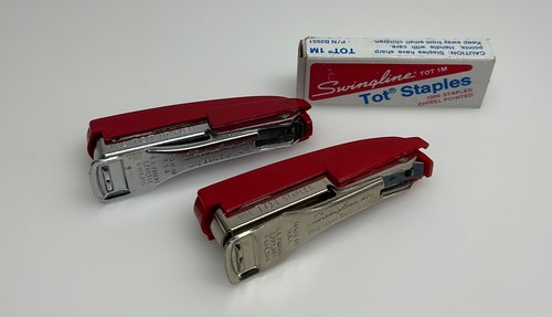 Lot 2 Vintage Red Swingline Tot 50 Mini Staplers & 1 Box Of Staples - Picture 2 of 4