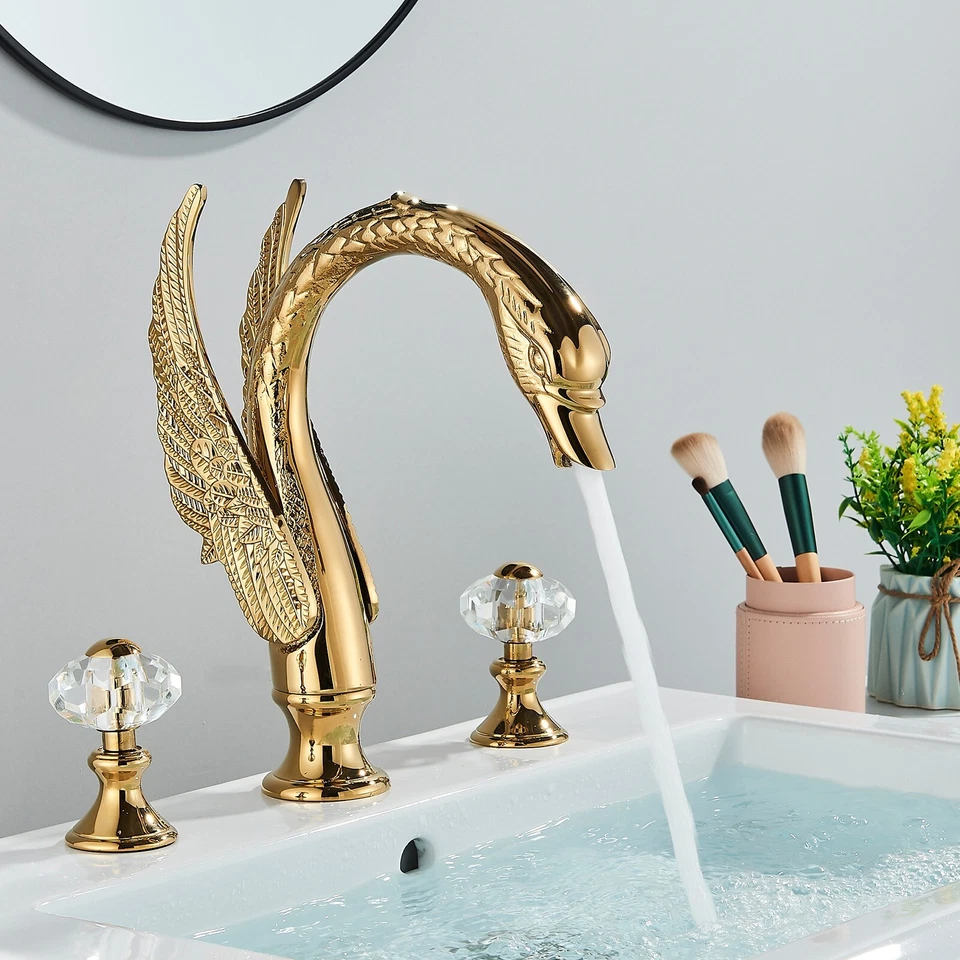 Grifo mezclador de lavabo de baño Gold Swan de 3 orificios con doble mango montado en la cubierta Foto 2 de 4