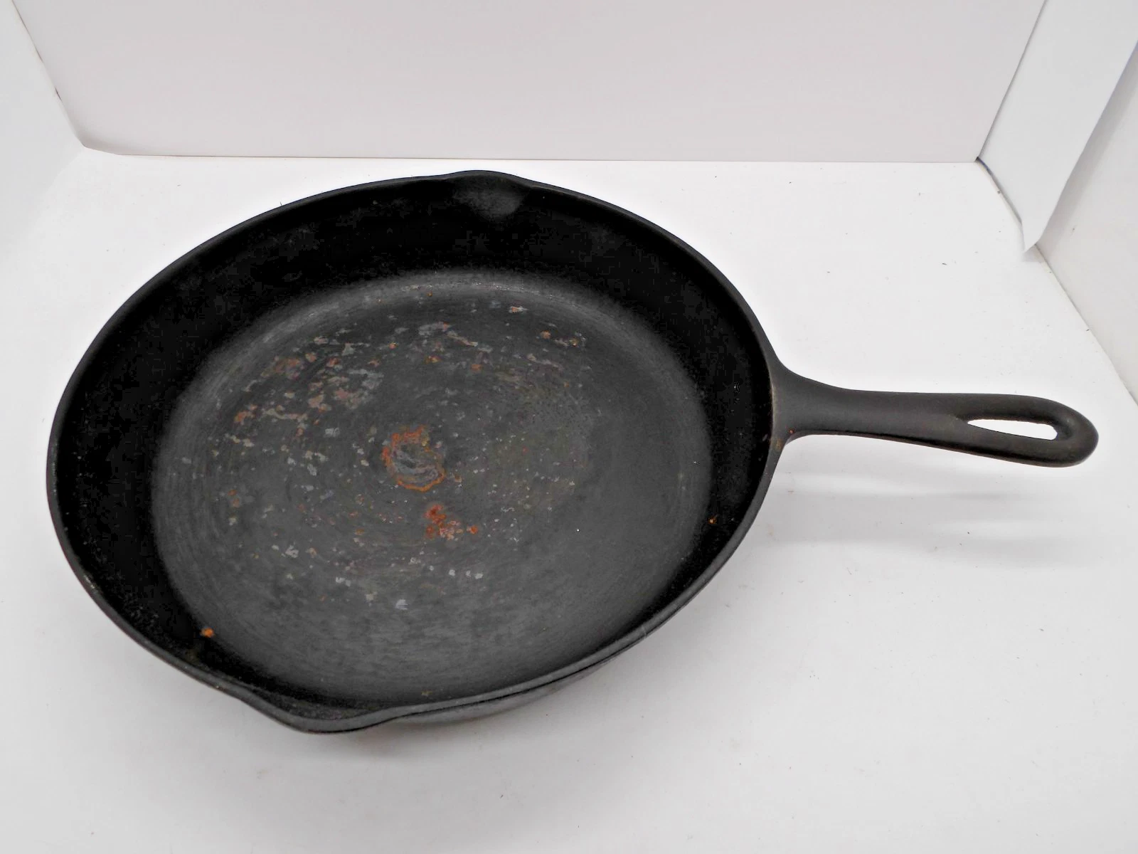 Vintage Unmarked Cast Iron Skillet Frying Pan 10 1/2 Inch Has 8GB Stamp
Opens in a new window or