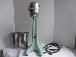 VINTAGE HAMILTON BEACH MILKSHAKE BLENDER MODEL 30