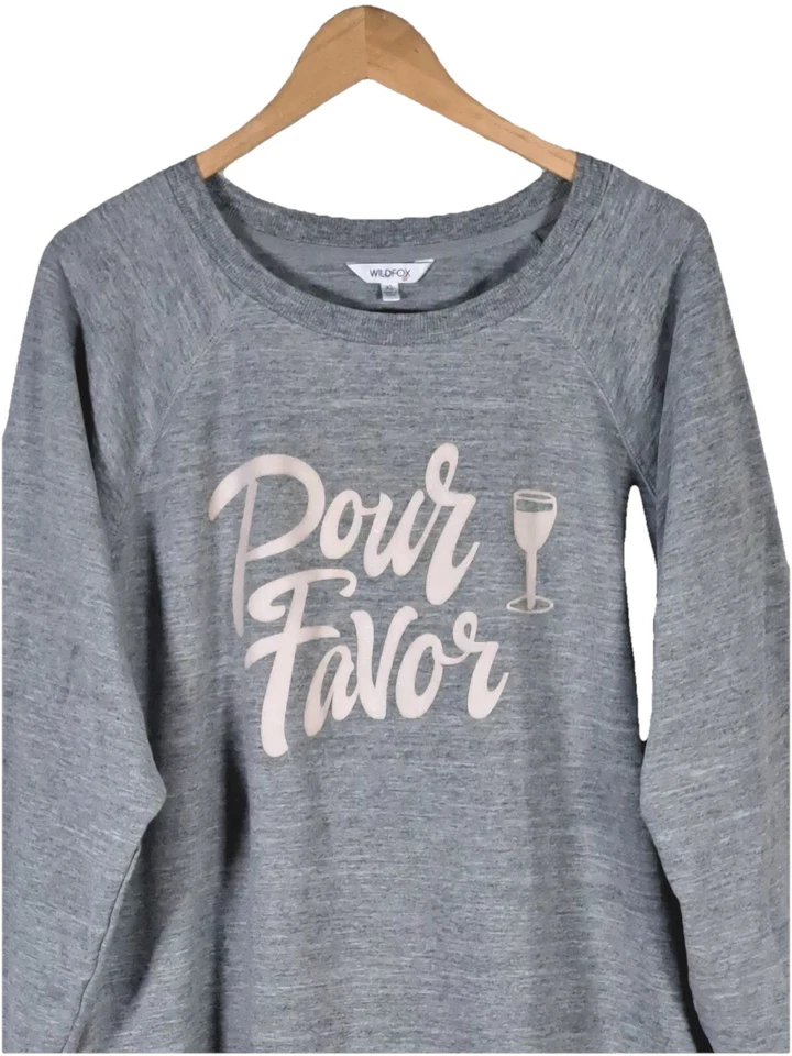Moletom Wildfox Feminino Tamanho XL Cinza Despeje Favor Vinho Gráfico Pulôver Novo Aconchegante - Imagem 2 de 3