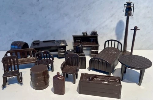 LOT OF 15 VTG MARX WESTERN TOWN / FIRE STATION PLASTIC BROWN FURNITURE & ACC