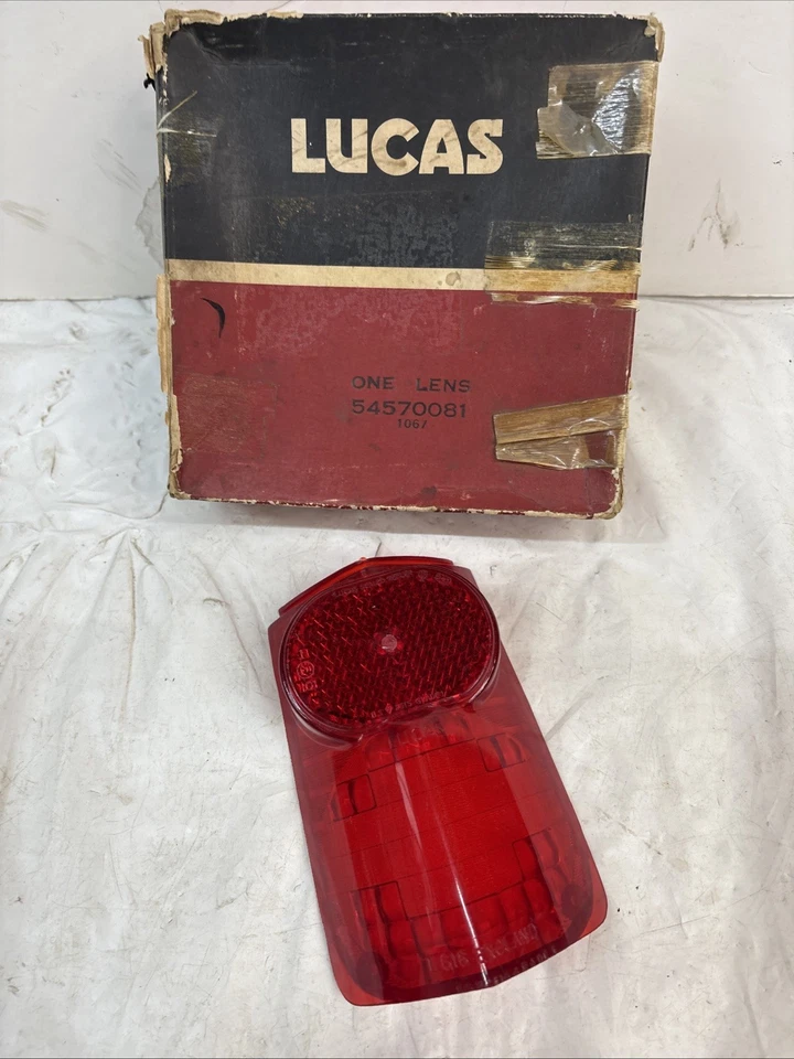 Austin A40 MKII Riley One Point Five NOS 尾灯 L616 底部半 1959-66 — 第 3/4 张图片