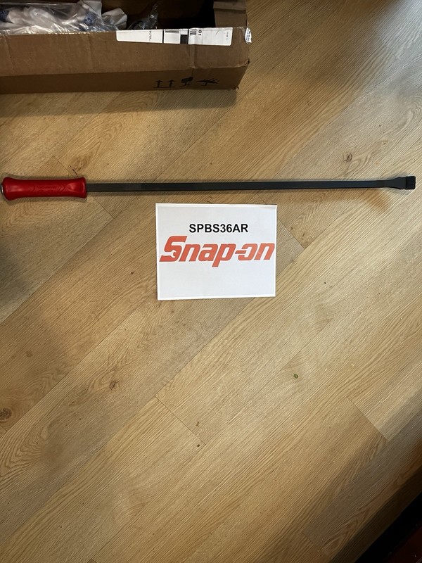 Snap-on SPBS36AR 36 in Pry Bar Black Steel Shaft w/ Red Handle