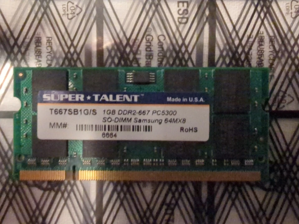 Super Talent 1GB PC2-5300 DDR2-667MHz non-ECC Unbuffered CL5 200-Pin SoDimm D-RK - Image 2 of 4