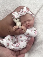 7 Inch Reborn Baby Doll ， Silicone Doll Girl Betty, Mini Realistic Newbor