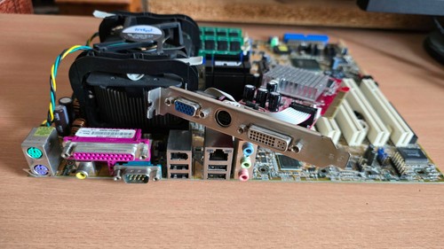 ASUS P4C800-E Deluxe mainboard + Intel Pentium 4 + 2GB RAM + Radeon 9250 VGA - Afbeelding 17 van 23