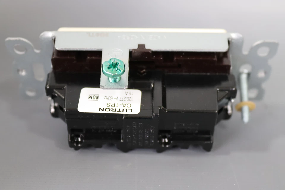 Lutron (01601) - однополюсный переключатель CLARO ACC 15 А - Изображение 4 из 4