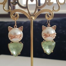 Aretes de gato Betsey Johnson | Cara de gato perla | Delicados detalles de piedra
