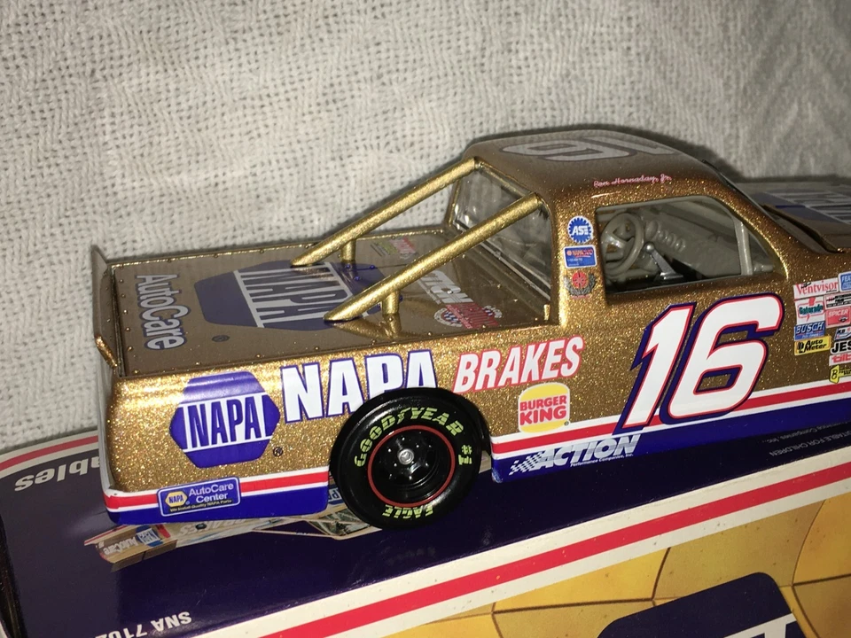 Camión Chevy Action #16 Ron Hornaday Napa Gold 1/24 1997 completo en caja Foto 3 de 4