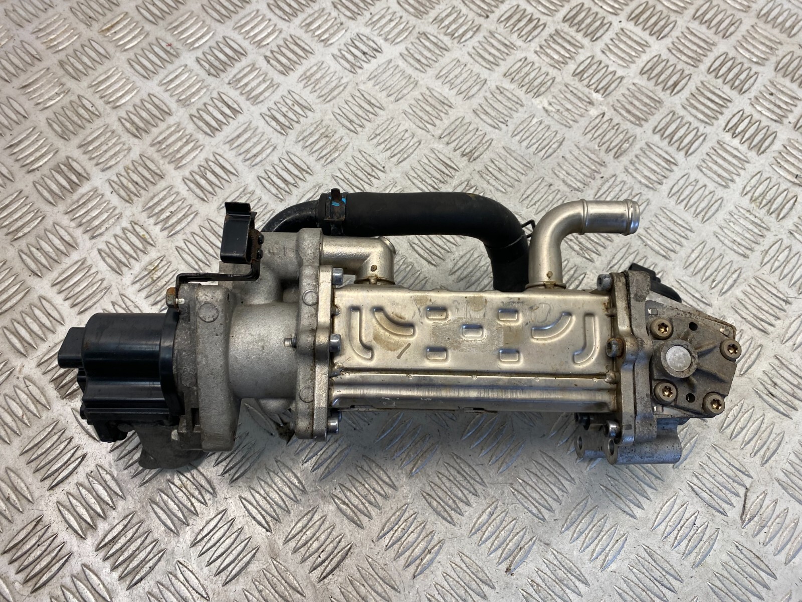 2014 HYUNDAI I40 1.7 DIESEL EGR VALVE COOLER GENUINE 28416-2A850
