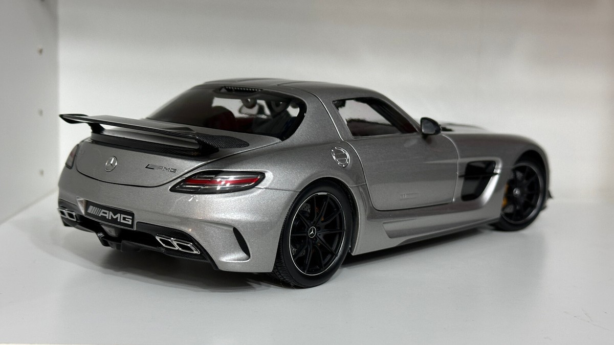 Minichamps 1/18 Mercedes Benz SLS AMG BLACK Series Grey Minichamps 1/18 Mercedes Benz SLS AMG BLACK Series Grey