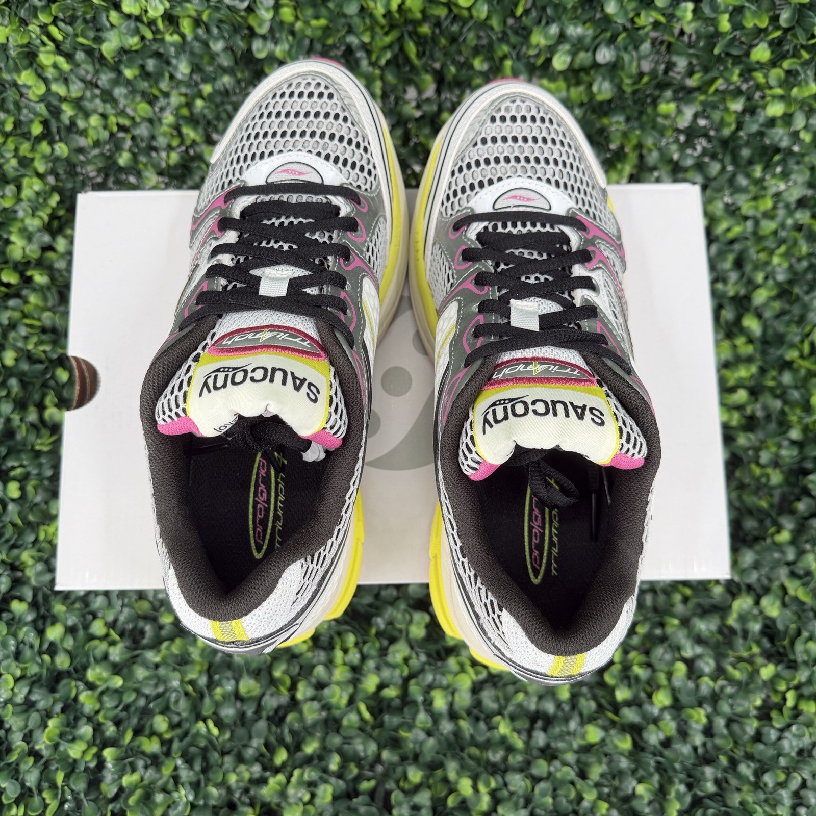 Saucony ProGrid Triumph Running Shoes Womens 7.5 Mens 6 White/Fluo Mesh Comfort thumbnail 5