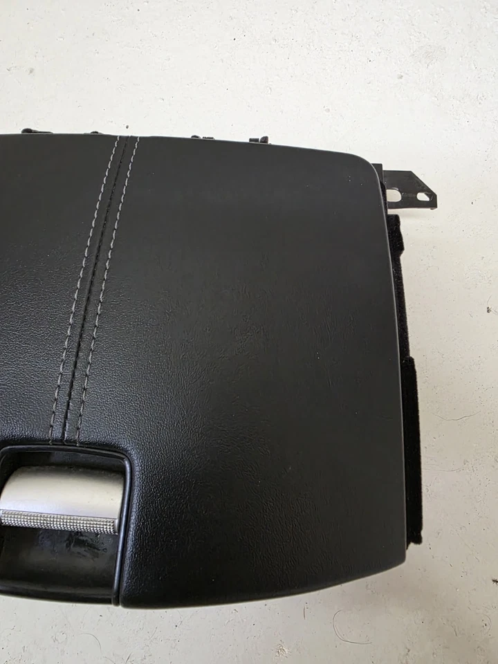 2009-21 NISSAN 370Z ПРИБОРНОЙ ПАНЕЛИ ЦЕНТРАЛЬНОЙ КОНСОЛИ ОТСЕК ДЛЯ ХРАНЕНИЯ В СБОРЕ (вкладка сломана) - Изображение 4 из 4