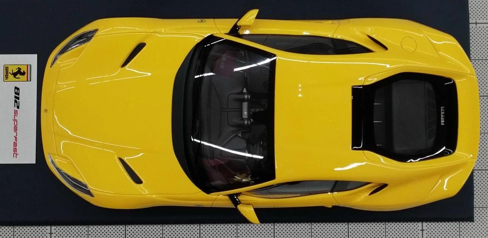 LookSmart Ferrari 812 SUPERFAST Ena Gialla Auto In Scala 1/18 - Immagine 2 di 4