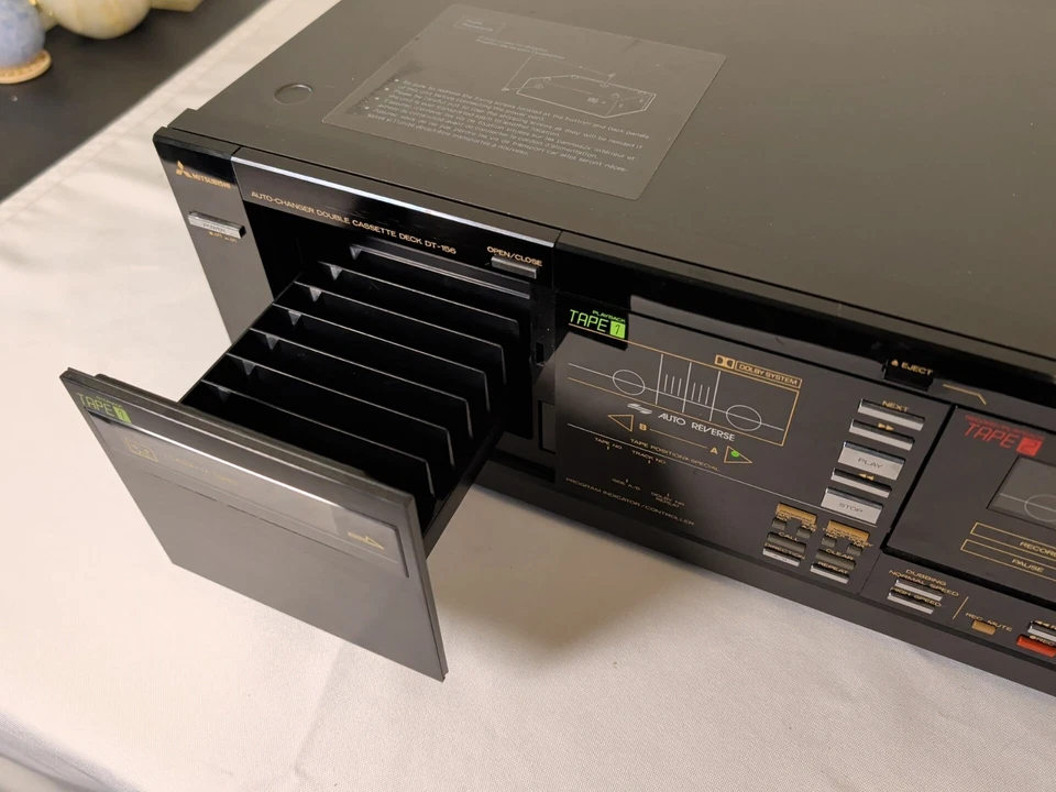 Cambiador automático Mitsubishi DT-156 7+1 doble cubierta de casete ¡Funciona perfectamente! Casi como nuevo Foto 3 de 4