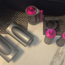 Neuwertig! Dyson Airwrap Haarstyler Set mit Aufs&auml;tzen & Etui fuchsia/grau