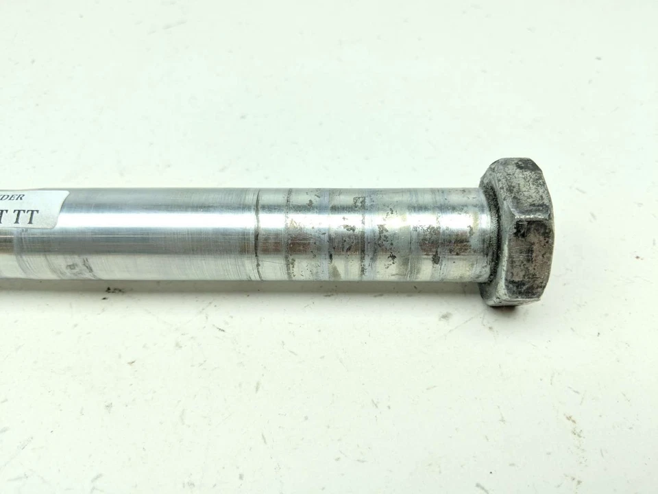 09 Can Am Spyder GS Roadster 990 brazo oscilante trasero perno de pivote Foto 3 de 4