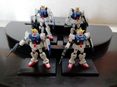 FIGURINE GUNDAM COLLECTION Vol.1 « MS-06S Char's ZAKU II » 1/400 BANDAI