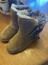 Bearpaw Youth Kids Short Boots Suede Cozy Fur Trim Buckle Accent Tan Size 2