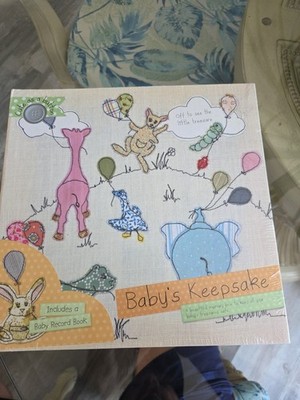 Baby's Keepsake: A Beautiful Memory Box To Keep All Your Baby's Treasures Safe