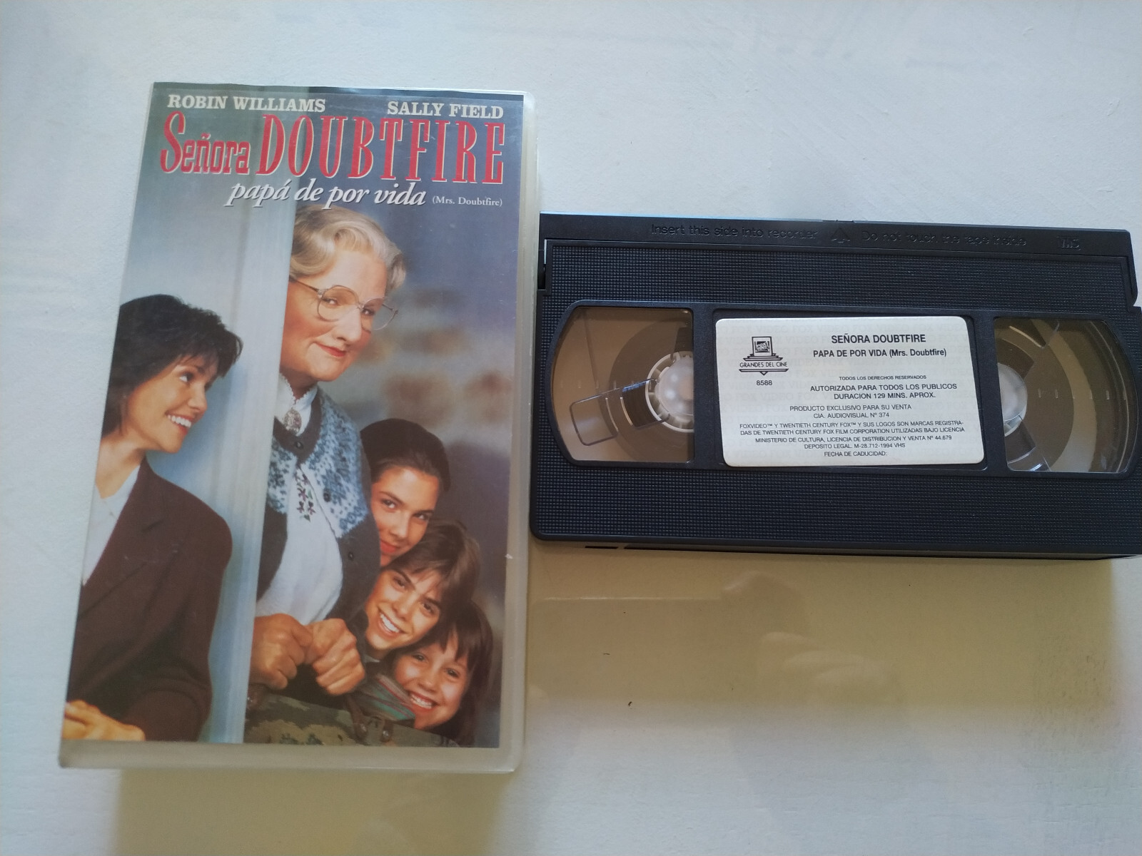 Mrs. Doubtfire Robin Williams Sally Field 1994 - VHS Tape Spanish 3T