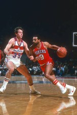 Lionel Hollins of the Philadelphia 1981 Basetball Photo 8