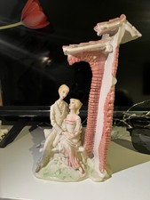Romantisches Paar auf Schaukel – Nostalgische Dekofigur aus Keramik – Vintage