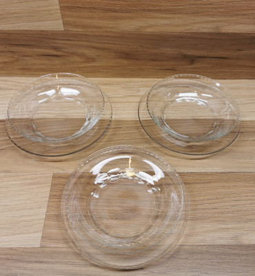 3 Dessertschalen aus geschliffenem Kristallglas mit Untertellern / Untertassen