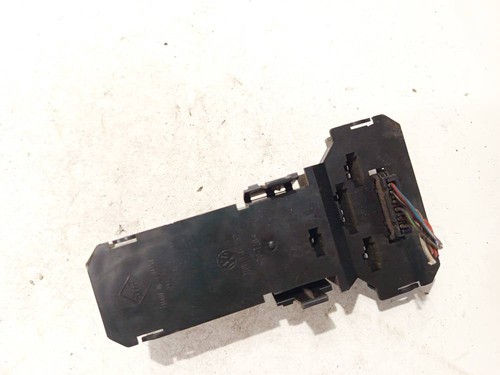 3b9945257 Lampenträger Rücklicht Rückleuchte innen Heckklappe  DE2587482-53