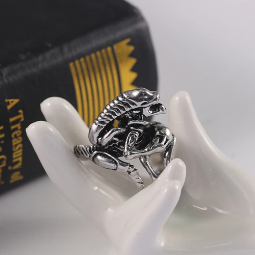 Alien Aliens Sized Ring Gothic-Silvery Movie Jewelry Sci-fi Horror - Picture 3 of 13