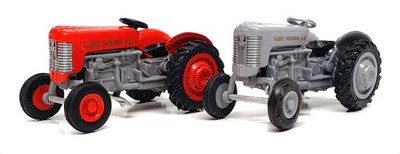 Toy Cupboard 1/42 Scale - TP2 Spot On Based Massey Ferguson 2 Piece Tractor Set