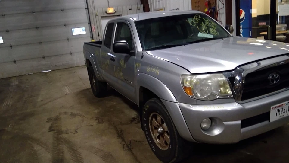 (LOCAL PICKUP ONLY) Rear Bumper Chrome With Tow Package Fits 05-15 TACOMA 440391 - Image 3 of 4