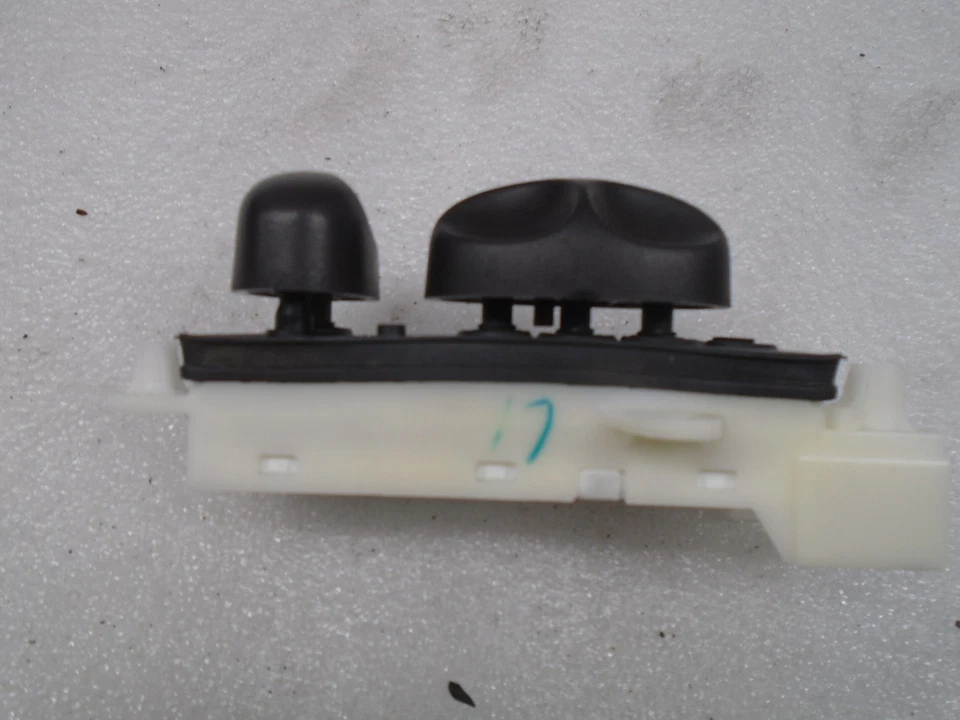 02-07 Interruptor de control de ajuste de asiento delantero derecho Jaguar X-Type OEM DK61224 Foto 2 de 4