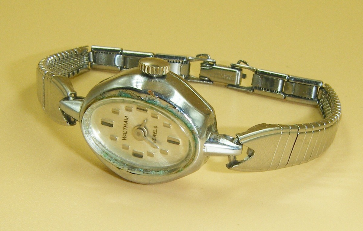 Vintage Waltham Mechanical Wind-up Ladies Watch 17 Jewels Swiss Made Not Working Vintage Waltham 17 Jewels Wind Up Ladies Watch - Problem | eBay main image 3