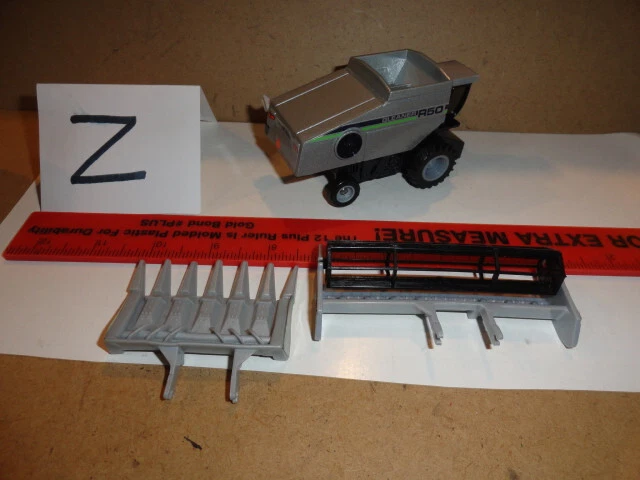 1/64 Deutz-Allis Gleaner R-50 Combine with both grain heads - in mint condition - Image 2 of 3