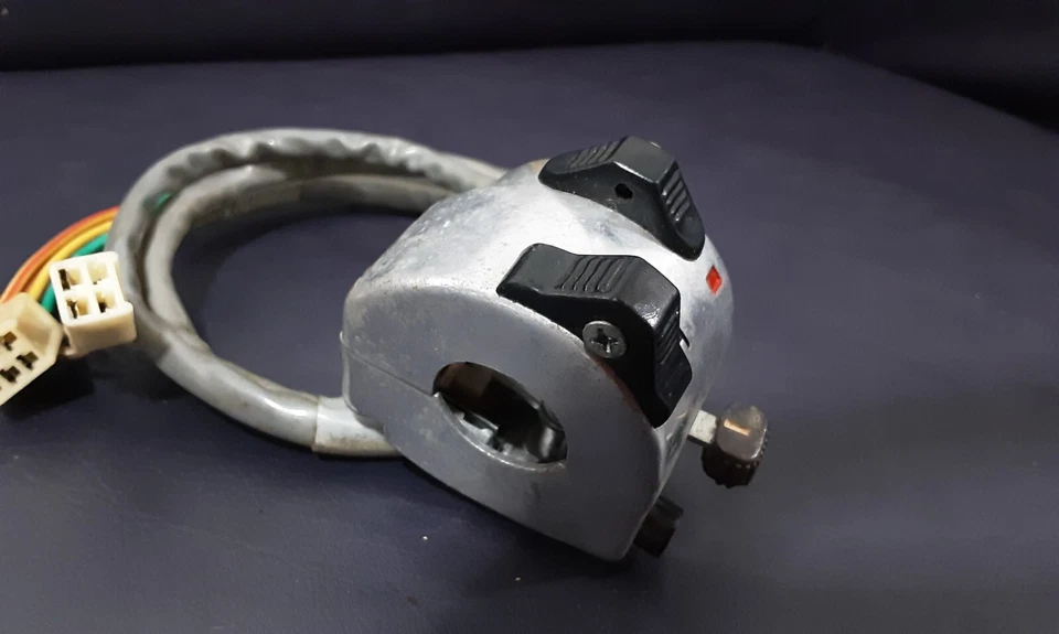 INTERRUPTOR DE MANIJA YAMAHA 125 YAS3 AS3 LS2 LH 307-83972-00 TAIWAN Foto 2 de 4