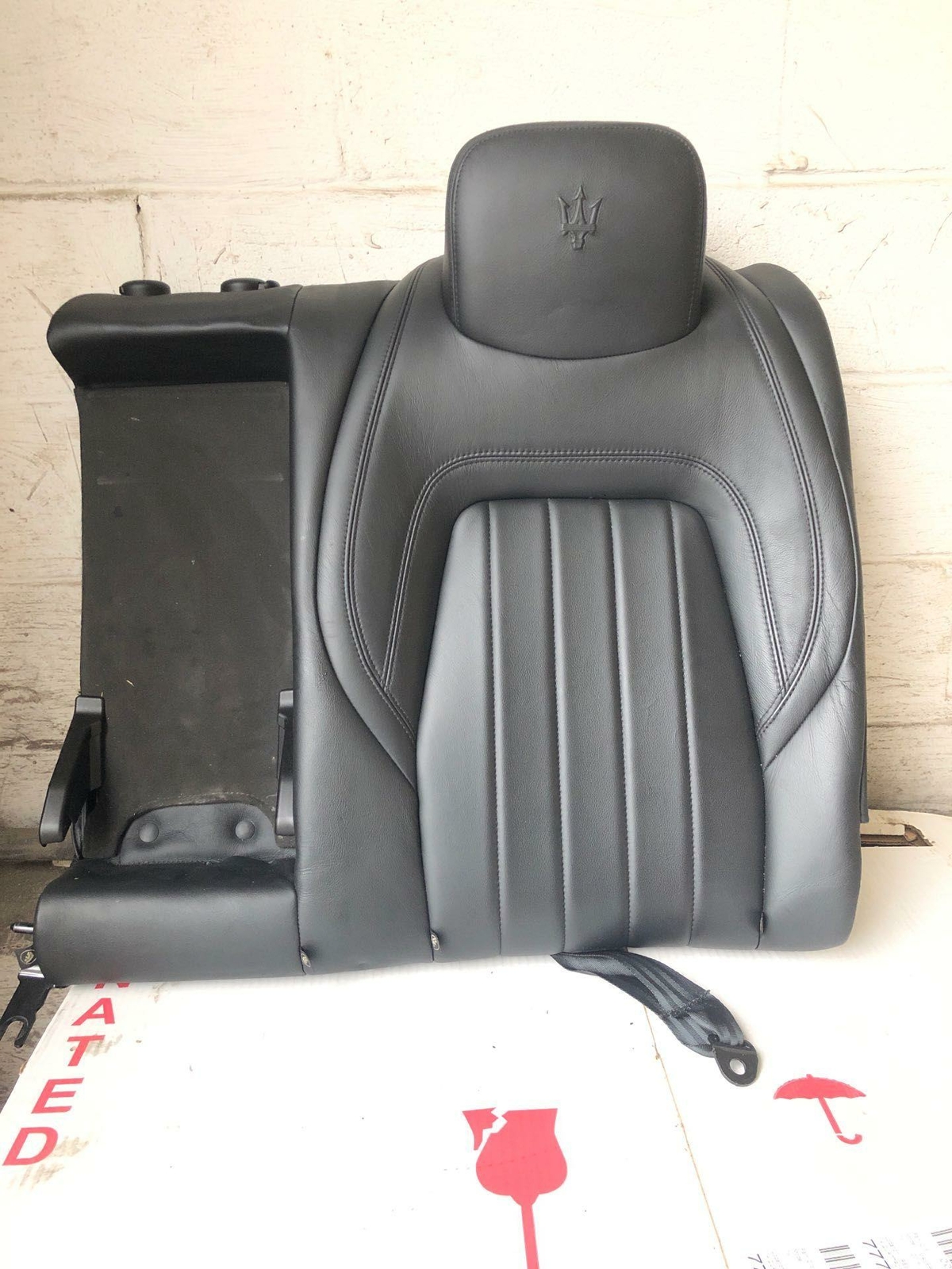 14 15 16 17 18 MASERATI QUATTROPORTE Rear Seat LH UPPER FOLDINGBLK LEATHER