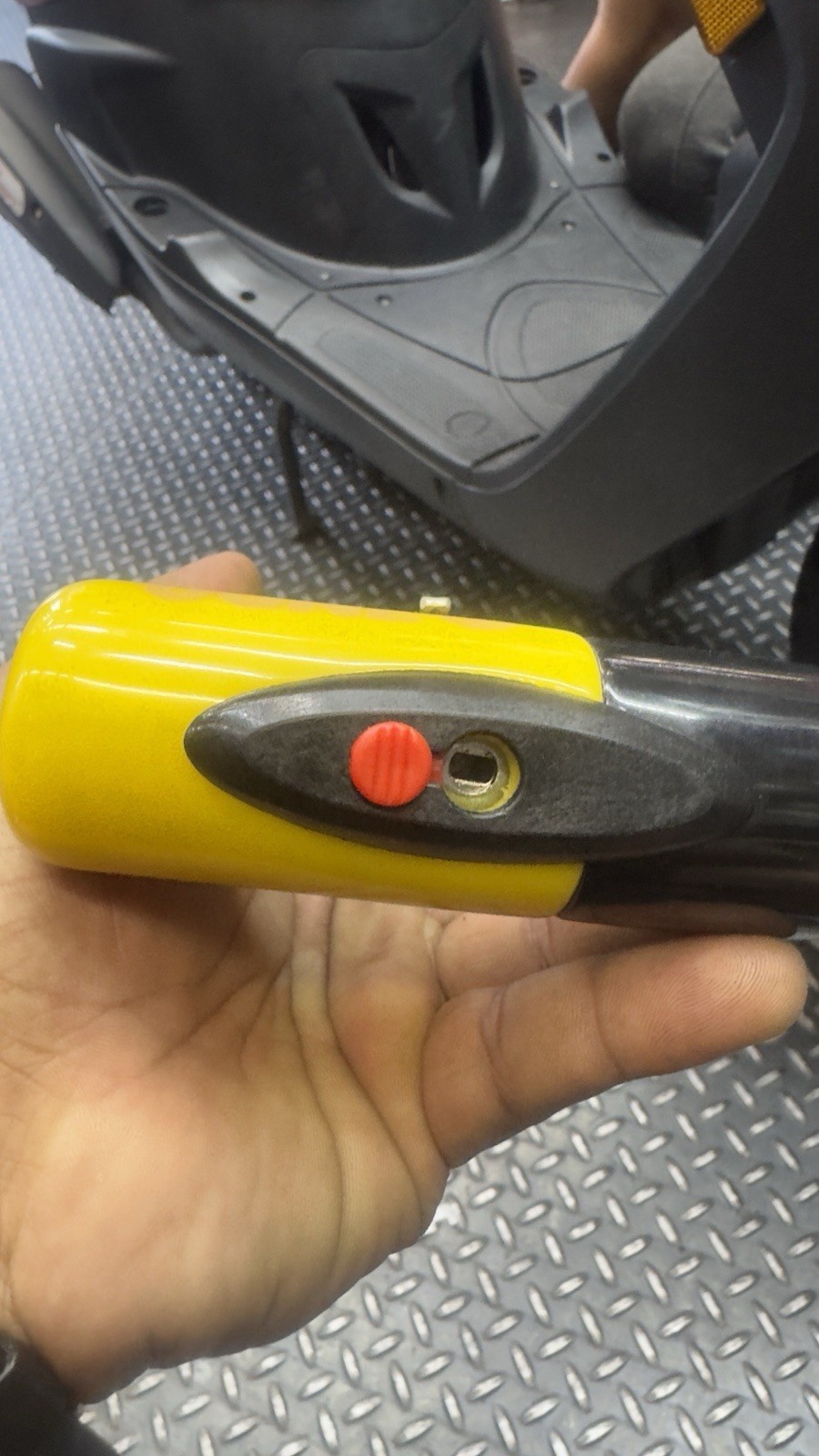UGNE Heavy-Duty Bike U-Lock with Keys